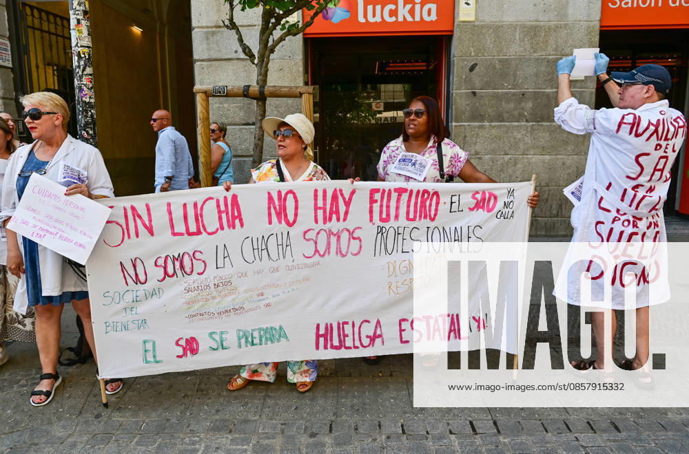 Home Care Service (SAD) workers take part in a protest at Puerta del Sol in Madrid, Spain. Participants gathered to demonstrate and express their demands regarding the Home Care Service sector. Madrid SPAIN - ZUMAz108 20260530_znp_z108_030