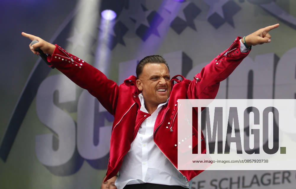 Menowin Fröhlich beim SchlagerOlymp 2026 Auftritt beim Schlagerfestival am 30.05.2026 auf dem Zentralen Festplatz in Berlin.
