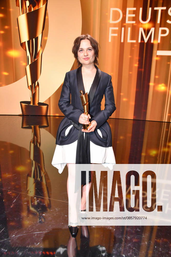Lena Urzendowsky bei der Verleihung des Deutschen Filmpreises Lola im Palais am Funkturm Messe in Berlin am 29.05.2026