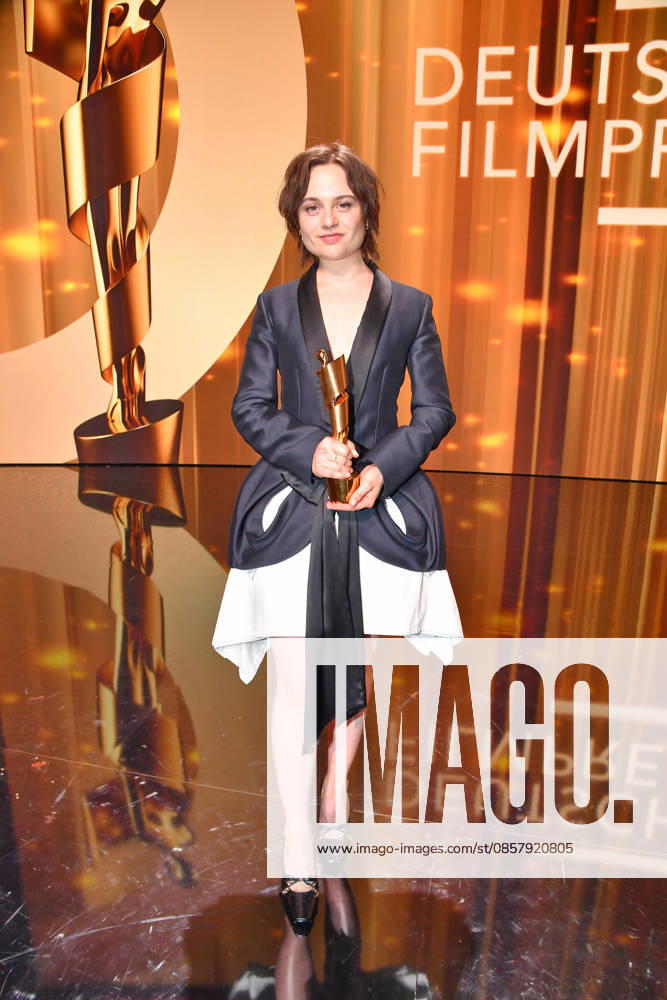 Lena Urzendowsky bei der Verleihung des Deutschen Filmpreises Lola im Palais am Funkturm Messe in Berlin am 29.05.2026
