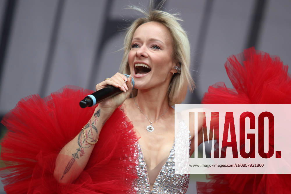 Christin Stark beim SchlagerOlymp 2026 Auftritt beim Schlagerfestival am 30.05.2026 auf dem Zentralen Festplatz in Berlin.