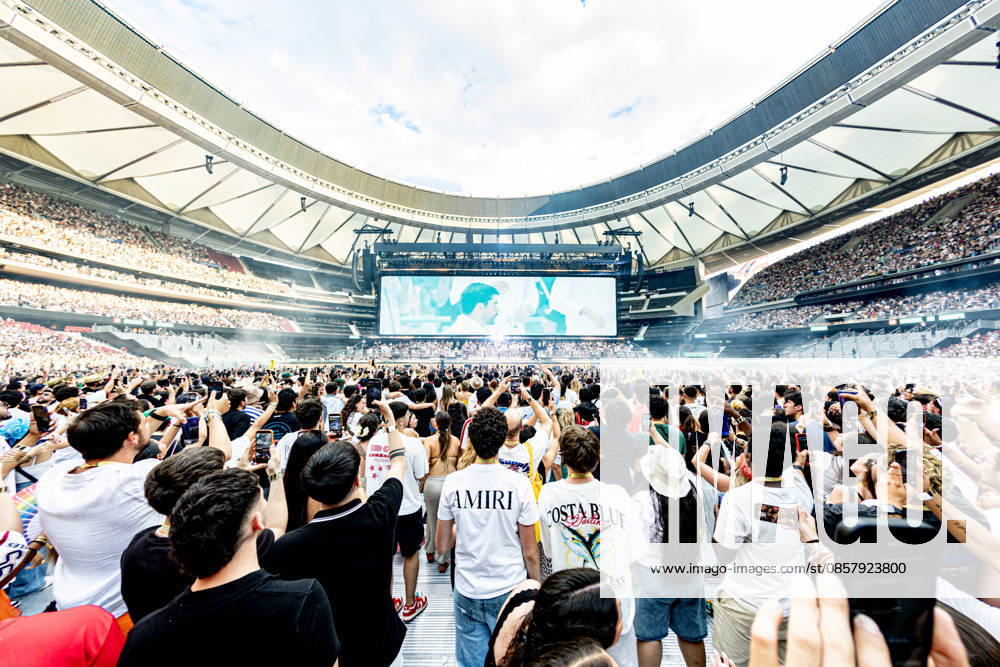 Bad Bunny performs at the Metropolitano Madrid Hundreds of people during a concert by singer Bad Bunny, at the Riyadh Air Metropolitano, on May 30, 2026, in Madrid Spain The Puerto Rican artist will perform ten concerts in the capital between May 30 and June 15 as part of his DeBÍ TiRAR MáS FOToS World Tour 30 MAY 2026 CONCERT MUSIC PUERTO RICO PUERTO RICO PUERTORRIQUEÑO SINGER DTMF TOUR WORLD TOUR Madrid Madrid Madrid Espana