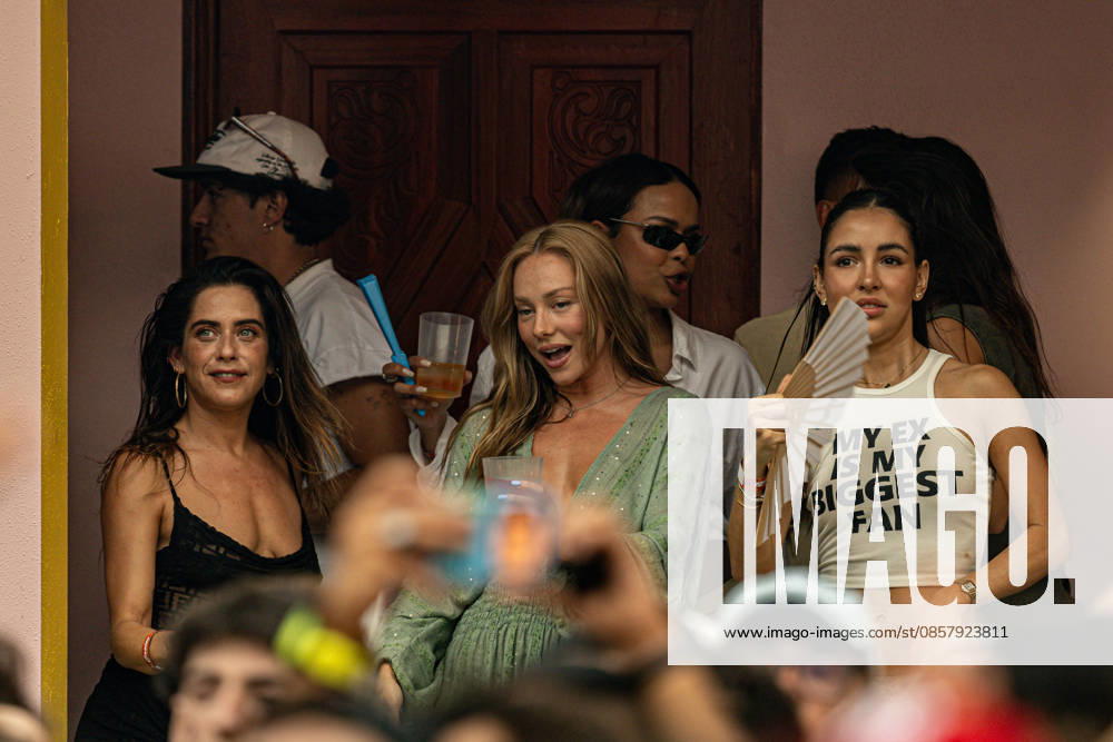 Bad Bunny performs at the Metropolitano Madrid Actresses María León i and Ester Expósito c during a concert by singer Bad Bunny, at the Riyadh Air Metropolitano, on May 30, 2026, in Madrid Spain The Puerto Rican artist will perform ten concerts in the capital between May 30 and June 15 as part of his DeBÍ TiRAR MáS FOToS World Tour 30 MAY 2026 CONCERT MUSIC PUERTO RICO PUERTO RICO PUERTORRIQUEÑO SINGER DTMF TOUR WORLD TOUR Madrid Madrid Madrid Espana