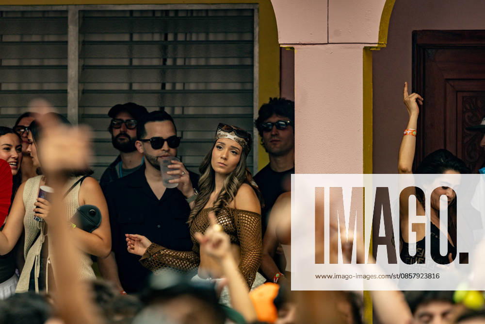 Bad Bunny performs at the Metropolitano Madrid A group of fans during a concert of the singer Bad Bunny, at the Riyadh Air Metropolitano, on May 30, 2026, in Madrid Spain The Puerto Rican artist will perform ten concerts in the capital between May 30 and June 15 as part of his DeBÍ TiRAR MáS FOToS World Tour 30 MAY 2026 CONCERT MUSIC PUERTO RICO PUERTO RICO PUERTORRIQUEÑO SINGER DTMF TOUR WORLD TOUR Madrid Madrid Madrid Espana