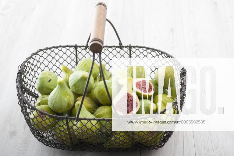 Fresh figs in basket