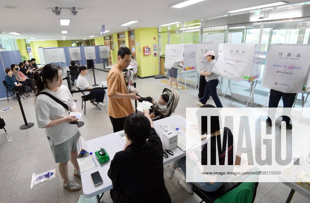 South Korea holds nationwide local elections Voters cast their ballots at a polling station set up in a high school during South Korea s 9th Nationwide Local Elections and National Assembly by-elections in Seoul, South Korea, June 3, 2026. Voting got underway at more than 14,200 polling stations across the country. Seoul South Korea
