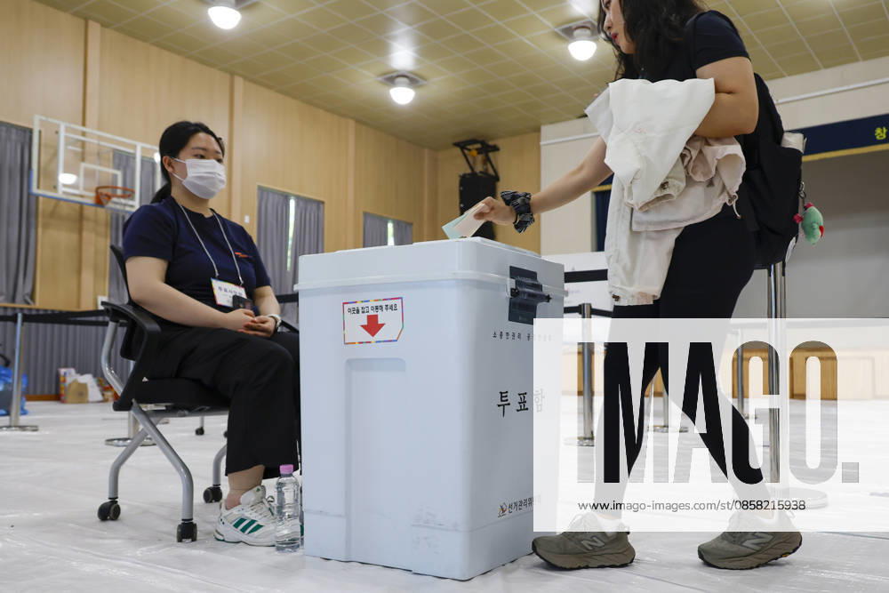 South Korea holds nationwide local elections South Korean voters cast their ballots in the 9th nationwide simultaneous local elections at a polling station in Seoul, South Korea, June 3, 2026. The elections, held every four years, saw more than 44.6 million eligible voters choose mayors, governors, local council members and education superintendents across the country. Seoul South Korea