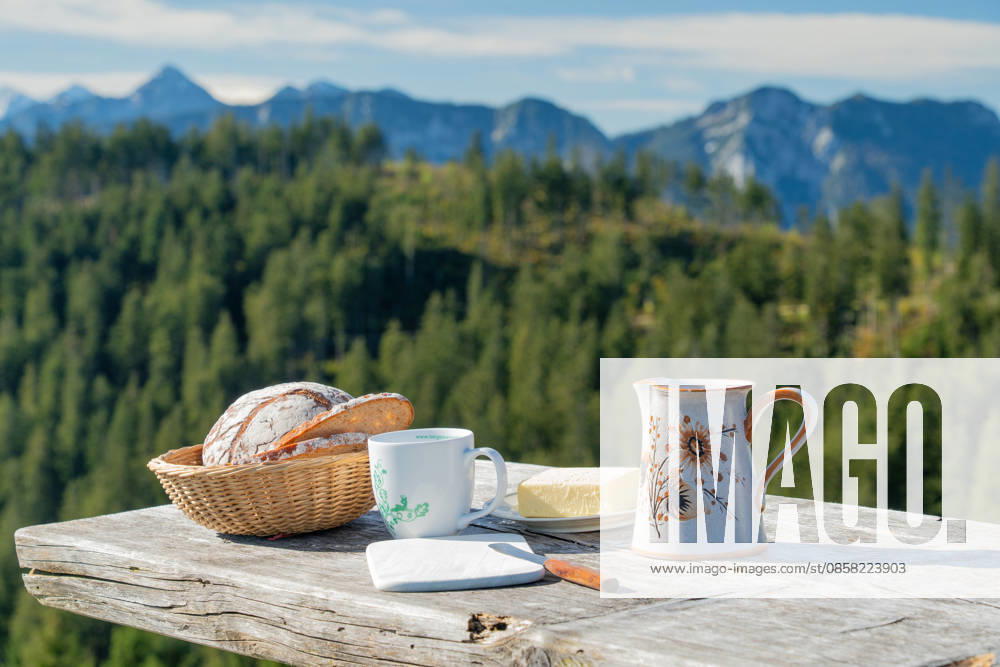 Brotzeit,alm,jause,vesper,alb,almen,almweide,almweiden,almwiese,almwiesen,alp,alpe,bergweide,bergweiden,bergwiese,bergwiesen ** snack,alp,snacks,alps ftv-nx5