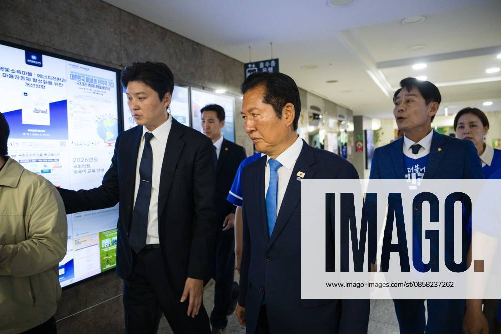 Jung Chung-rae, leader of the ruling Democratic Party of Korea, leaves after exit poll results predict a landslide win for his party in the local elections, on Wednesday, June 3, 2026 at the National Assembly in Seoul, South Korea. Seoul South Korea - ZUMAh163 20260603_znp_h163_017