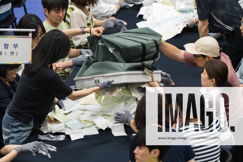 Poll workers count ballots after the conclusion of voting in South Koreaâ€⠢s local elections on Wednesday, June 3, 2026 in Seoul, South Korea. Seoul South Korea - ZUMAh163 20260603_znp_h163_032