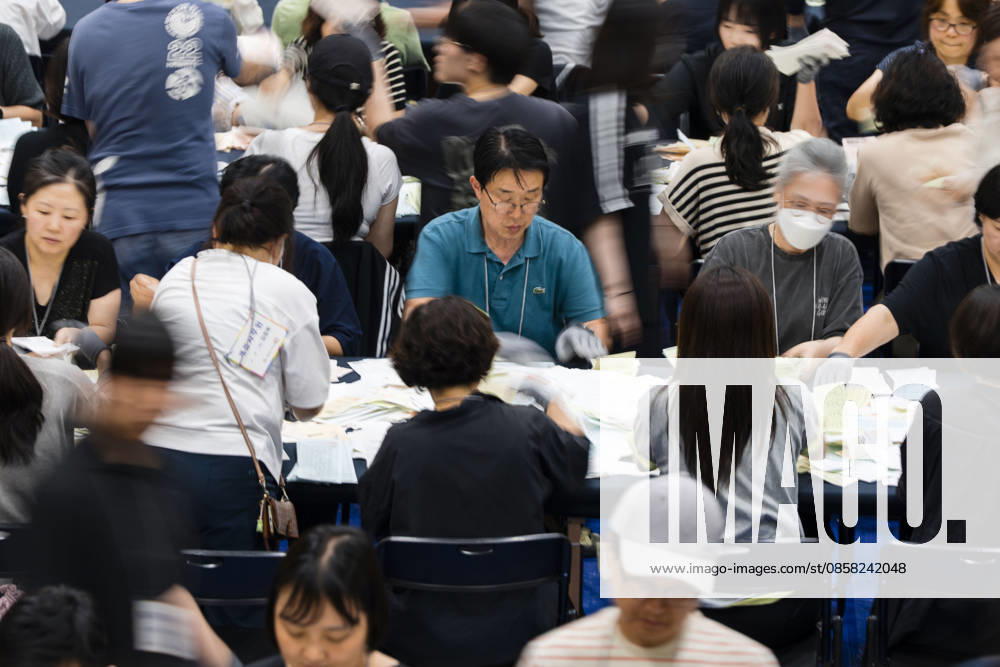Poll workers count ballots after the conclusion of voting in South Koreaâ€⠢s local elections on Wednesday, June 3, 2026 in Seoul, South Korea. Seoul South Korea - ZUMAh163 20260603_znp_h163_039