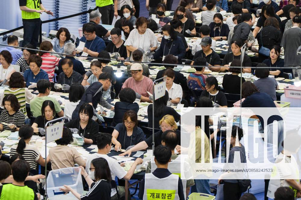 Poll workers count ballots after the conclusion of voting in South Koreaâ€⠢s local elections on Wednesday, June 3, 2026 in Seoul, South Korea. Seoul South Korea - ZUMAh163 20260603_znp_h163_047