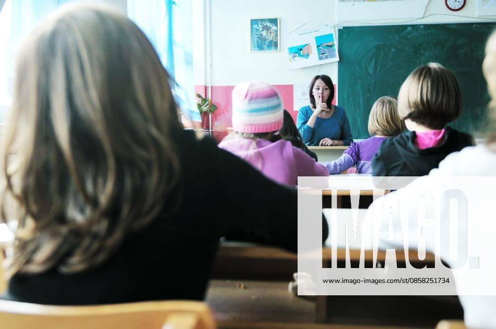 Happy young teacher woman at elementrary school teaching and giving leassons to group of young smart children model released Symbolfoto