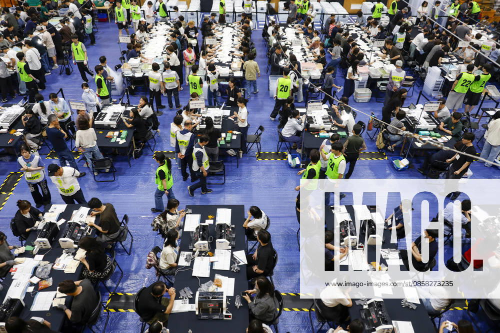 Nationwide local election vote count begins in South Korea Election officials sort ballots transferred from polling stations for the 9th National Simultaneous Local Elections at a vote-counting center in Seoul, South Korea, on June 03, 2026. Seoul South Korea