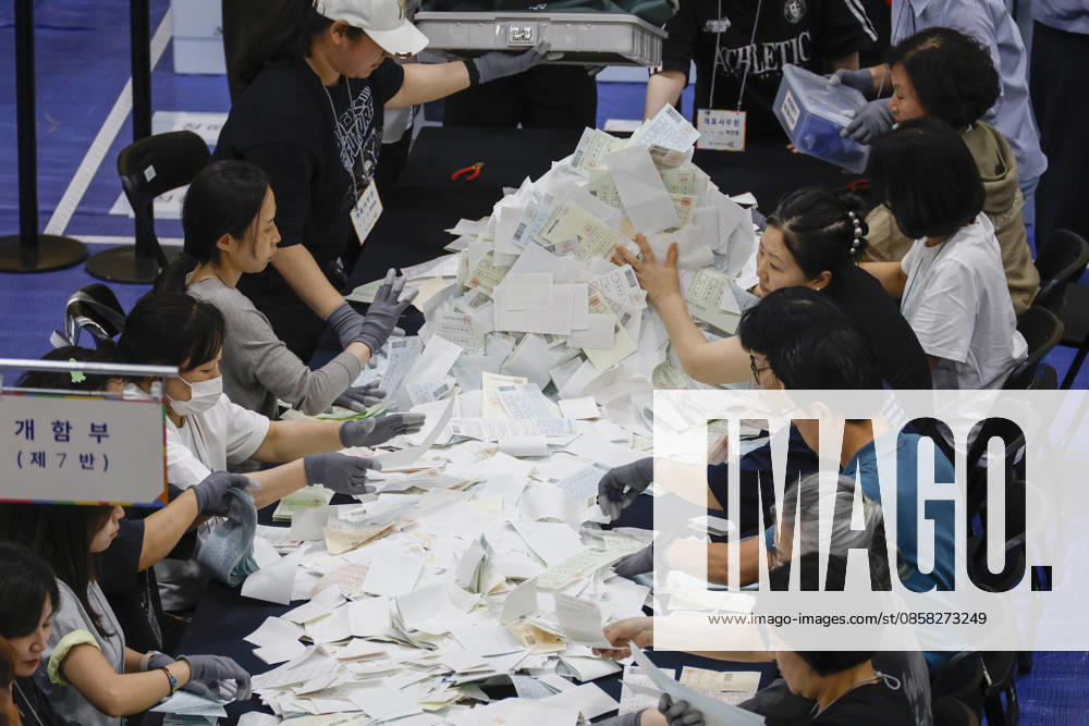 Nationwide local election vote count begins in South Korea Election officials sort ballots transferred from polling stations for the 9th National Simultaneous Local Elections at a vote-counting center in Seoul, South Korea, on June 03, 2026. Seoul South Korea