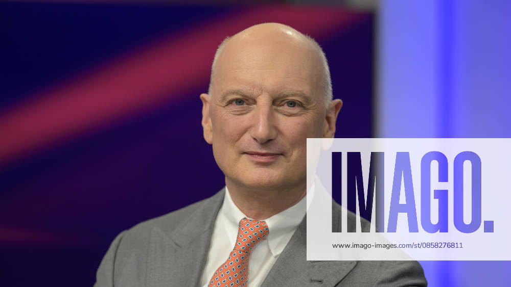 V.l.: Nikolas Stihl (Aufsichtsratschef der Firma Stihl), GER, Berlin, Studio, zu Gast bei Maischberger, politische Talkshow, TV, Format, mit Moderatorin Sandra Maischberger, Das Erste, aus Adlershof Am Studio 20, 03.06. 2026,