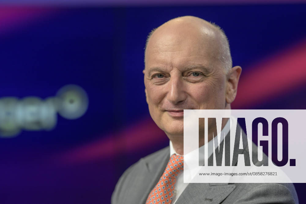 V.l.: Nikolas Stihl (Aufsichtsratschef der Firma Stihl), GER, Berlin, Studio, zu Gast bei Maischberger, politische Talkshow, TV, Format, mit Moderatorin Sandra Maischberger, Das Erste, aus Adlershof Am Studio 20, 03.06. 2026,