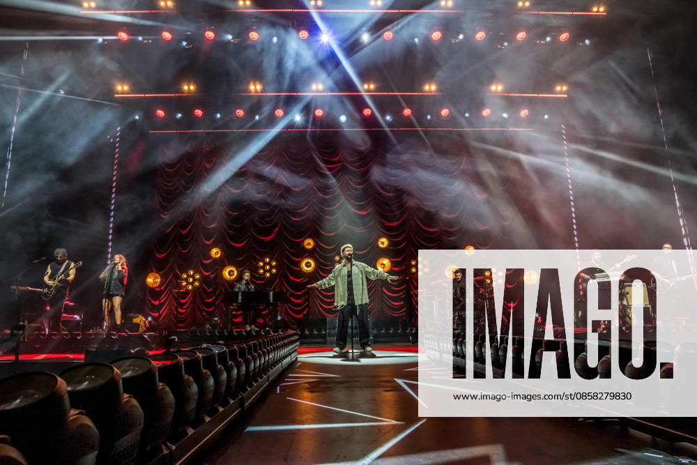 Calum Scott tritt am 3. Juni 2026 im Rahmen seiner The Avenoir Tour in der QUARTERBACK Immobilien ARENA in Leipzig auf. Rund 4.500 Zuschauer verfolgten das Konzert des britischen Sängers und Songwriters, der unter anderem die Hits You Are The Reason, Dancing On My Own, Biblical und No Matter What sowie aktuelle Songs seines neuen Albums präsentierte. Bekannt wurde Scott 2015 durch seine Teilnahme an der britischen Castingshow Britains Got Talent, wo er mit seiner Interpretation von Dancing On My Own den Golden Buzzer erhielt und international Aufmerksamkeit erlangte. Calum Scott Leipzig