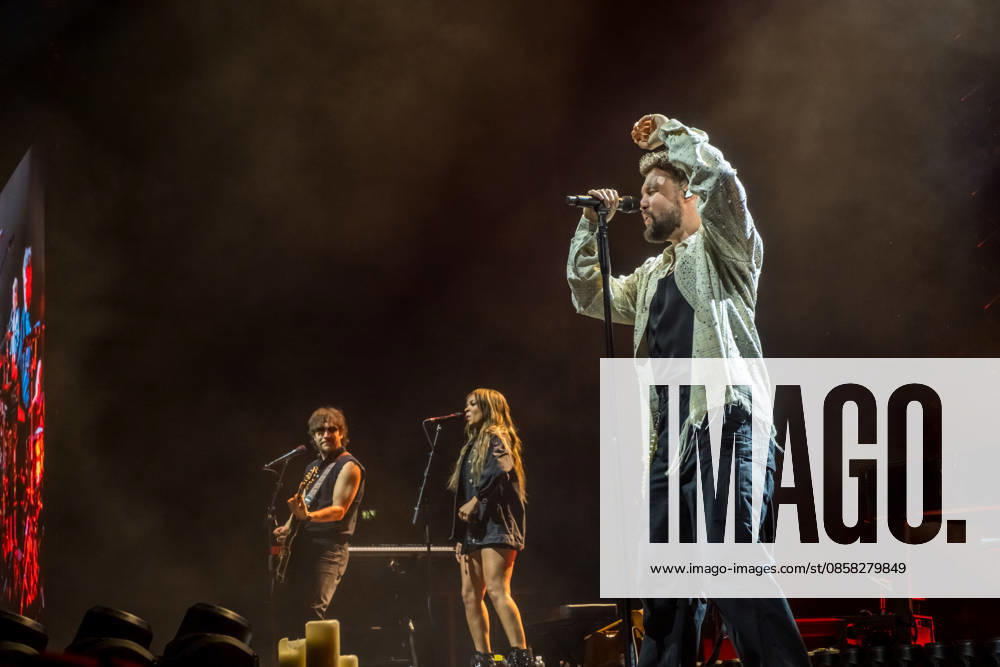 Calum Scott tritt am 3. Juni 2026 im Rahmen seiner The Avenoir Tour in der QUARTERBACK Immobilien ARENA in Leipzig auf. Rund 4.500 Zuschauer verfolgten das Konzert des britischen Sängers und Songwriters, der unter anderem die Hits You Are The Reason, Dancing On My Own, Biblical und No Matter What sowie aktuelle Songs seines neuen Albums präsentierte. Bekannt wurde Scott 2015 durch seine Teilnahme an der britischen Castingshow Britains Got Talent, wo er mit seiner Interpretation von Dancing On My Own den Golden Buzzer erhielt und international Aufmerksamkeit erlangte. Calum Scott Leipzig
