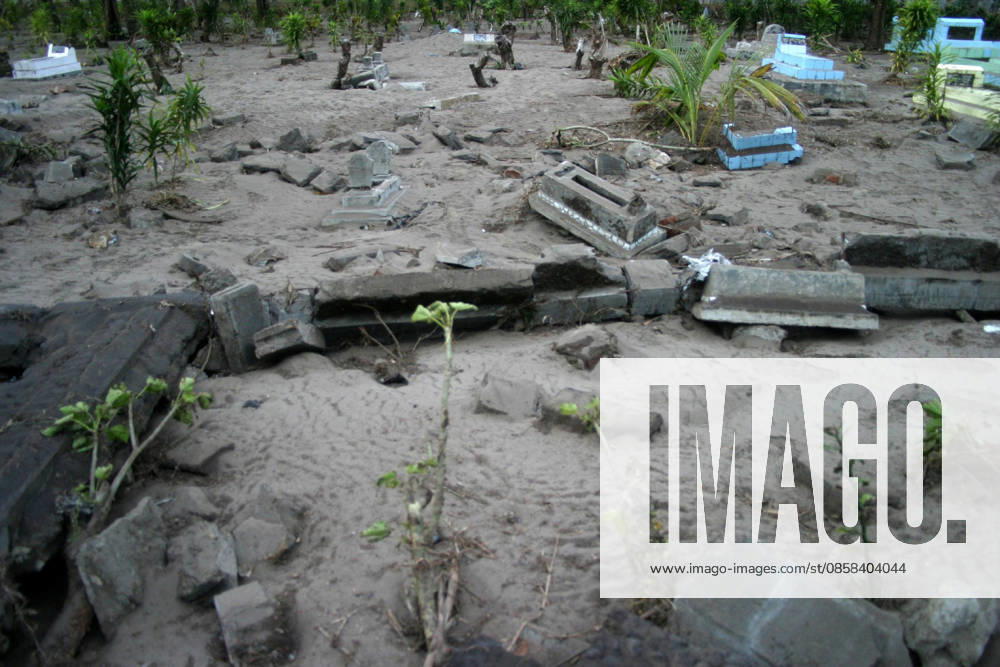 Over 500 Dead in Java Tsunami Jul 20, 2006; Ciamis, West Java, INDONESIA; Coffins lay helter skelter in a graveyard destroyed by the tsunami. A tsunami hit the coast of the Indonesian island of Java killing more than 550 people, leaving over 600 injured. Over 38,000 others have been displaced by the disaster. An earthquake around 240km beneath the ocean floor caused the giant black wave to sweep 300m inland, destroying homes, hotels and people. Mandatory Credit: Photo by Toto Santiko Budi JiwaFoto ZUMA Press. ( ) Copyright 2006 by JiwaFoto Ciamis West Java INDONESIA