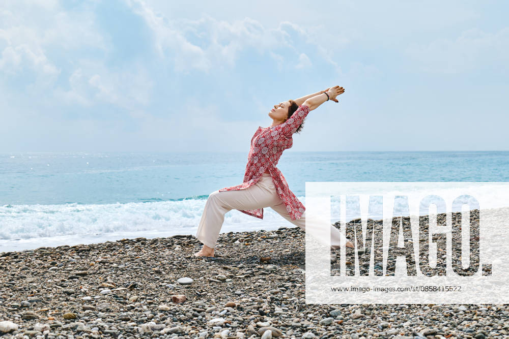Practicing yoga on a Mediterranean beach model released, Symbolfoto, CATF00966