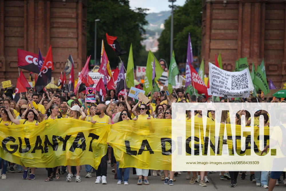 Teachers rally in Barcelona to demand labor improvements Education workers during a demonstration, June 5, 2026, in Barcelona, Catalonia Spain The demonstration, called by the unions Ustec-Stes, CGT Ensenyament and Intersindical, demand a salary increase higher than that agreed by the Government with CCOO and UGT, the reduction of ratios, more resources for inclusive schools, more staff in the centers and less bureaucracy, as well as the reopening of a specific negotiating table and the presentation of a real proposal for labor improvements by the Ministry of Education 05 JUNE 2026 Espana