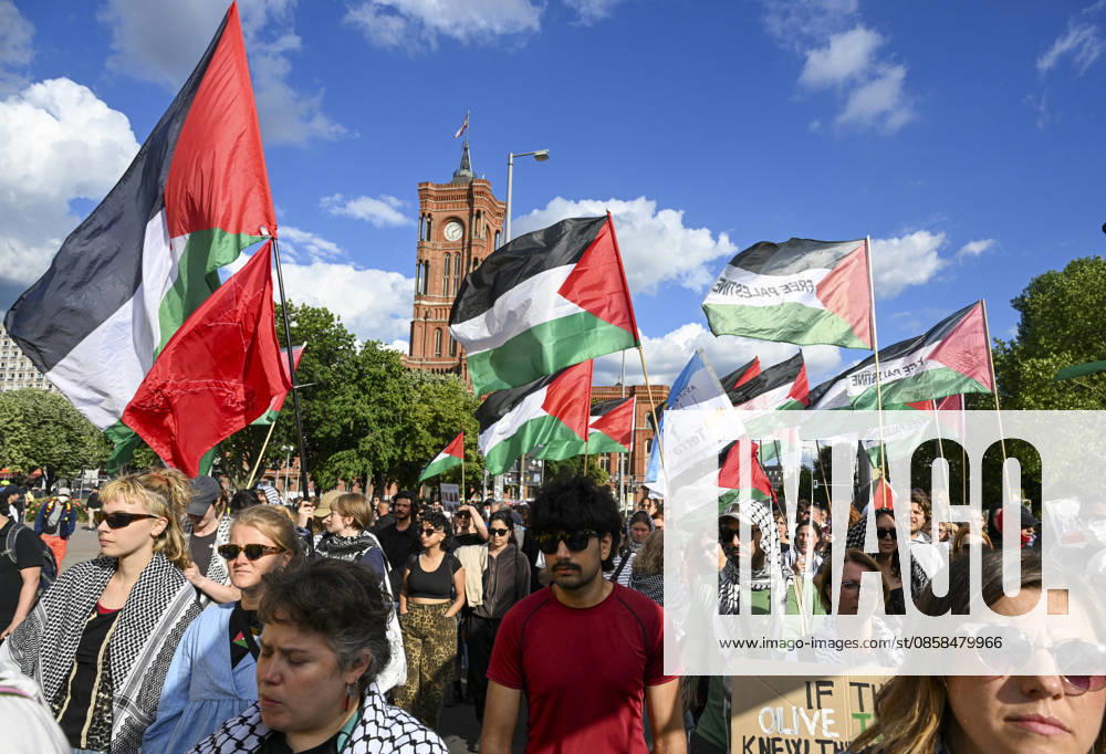 Pro-Palestinian protest in Berlin BERLIN, GERMANY - JUNE 5: People, holding Palestinian flags, stage a pro-Palestinian protest as they gather at Neptunbrunnen Square in Berlin, Germany on June 5, 2026. Halil Sagirkaya Anadolu Berlin Germany. Editorial use only. Please get in touch for any other usage.