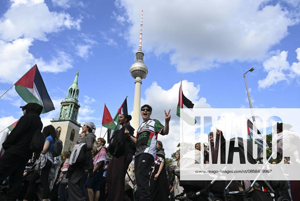 Pro-Palestinian protest in Berlin BERLIN, GERMANY - JUNE 5: People, holding Palestinian flags, stage a pro-Palestinian protest as they gather at Neptunbrunnen Square in Berlin, Germany on June 5, 2026. Halil Sagirkaya Anadolu Berlin Germany. Editorial use only. Please get in touch for any other usage.