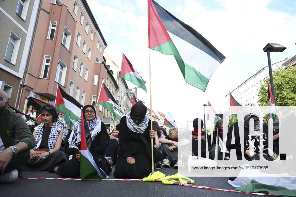 Pro-Palestinian protest in Berlin BERLIN, GERMANY - JUNE 5: People, holding Palestinian flags, stage a pro-Palestinian protest as they gather at Neptunbrunnen Square in Berlin, Germany on June 5, 2026. Halil Sagirkaya Anadolu Berlin Germany. Editorial use only. Please get in touch for any other usage.