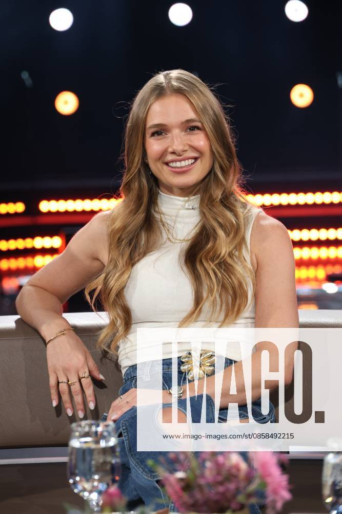 Lola Weippert, Moderatorin, zu Gast in der NDR Talk Show am 5.6.2026, Fototermin vor der Sendung im 3. Programm des NDR Fernsehen im Fernsehstudio Hamburg Lokstedt