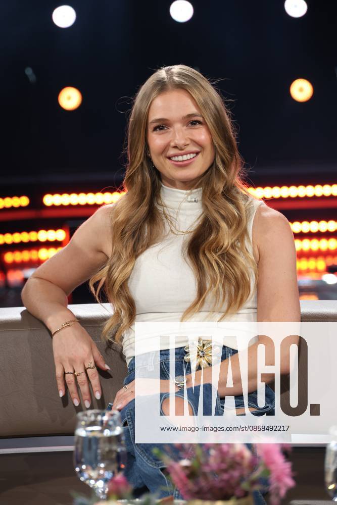 Lola Weippert, Moderatorin, zu Gast in der NDR Talk Show am 5.6.2026, Fototermin vor der Sendung im 3. Programm des NDR Fernsehen im Fernsehstudio Hamburg Lokstedt