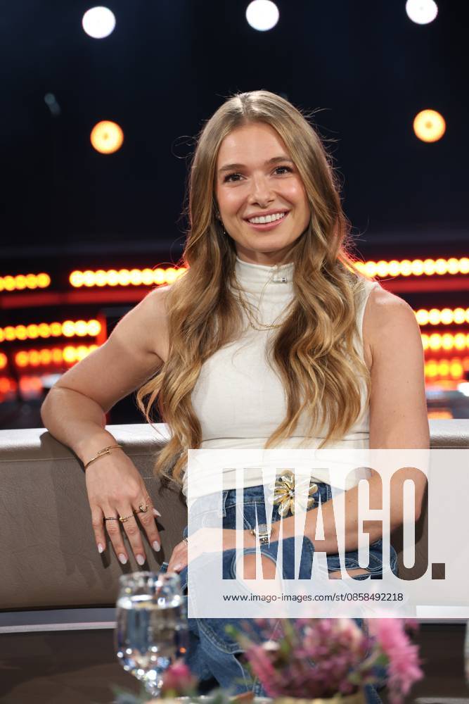 Lola Weippert, Moderatorin, zu Gast in der NDR Talk Show am 5.6.2026, Fototermin vor der Sendung im 3. Programm des NDR Fernsehen im Fernsehstudio Hamburg Lokstedt
