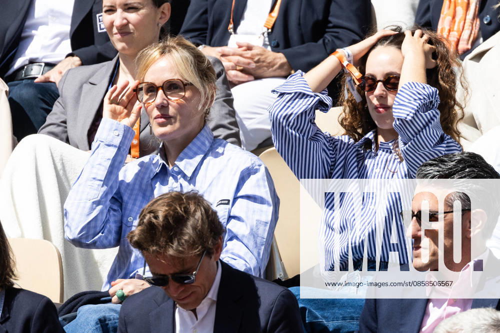 Judith Godrèche and her daughter Tess Barthélémy in the stands during the Day thirteen of the 2026 Roland Garros French Open on June 6, 2026 in Paris, France Jacovides Moreau Bestimage Celebs in the stands during the Day thirteen of the 2026 French Open on June 6, 2026 in Paris, France Paris France