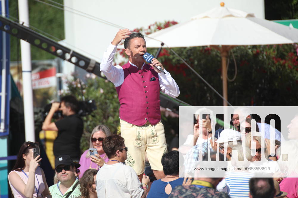 Stefan Mross in der ARD TV-Show Immer wieder sonntags im Europa-Park. Rust