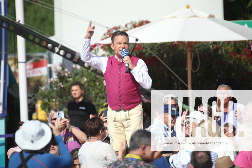 Stefan Mross in der ARD TV-Show Immer wieder sonntags im Europa-Park. Rust