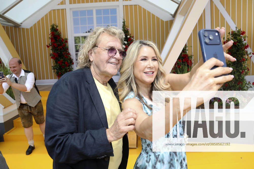 Simone & Charly Brunner in der ARD TV-Show Immer wieder sonntags im Europa-Park. Rust