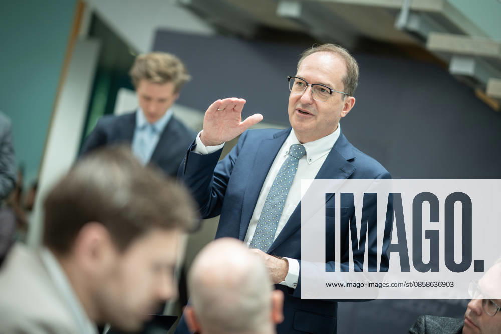 Bundesinnenminister Alexander Dobrindt führt nach der Bundesvorstandssitzung ein Hintergrundgespräch mit den anwesenden Journalisten;CDU Bundesvorstand und Gremiensitzungen am 08.06.2026, Berlin Berlin Deutschland Konrad-Adenauer-Haus, Bundespart