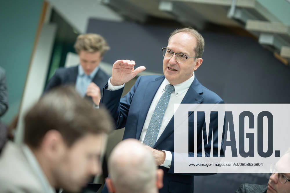 Bundesinnenminister Alexander Dobrindt führt nach der Bundesvorstandssitzung ein Hintergrundgespräch mit den anwesenden Journalisten;CDU Bundesvorstand und Gremiensitzungen am 08.06.2026, Berlin Berlin Deutschland Konrad-Adenauer-Haus, Bundespart