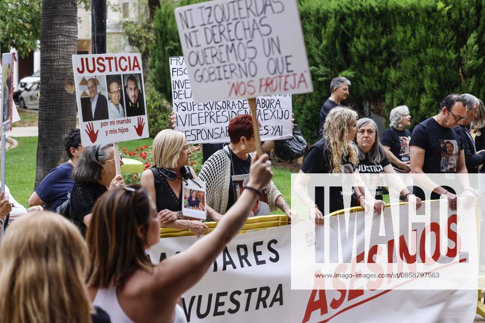 Dana victims associations gather in front of the Catarroja Courts Demonstrators during a rally in front of the Catarroja Courts, on June 10, 2026, in Catarroja, Valencia, Comunidad Valenciana Spain Representatives of the Associació de Víctimes de la DANA 29 d Octubre de 2024, of the Asociación de Víctimas Mortales Dana 29 O and of Damnificados por la DANA de l Horta Sud de Valencia have gathered today in front of the Courts of Catarroja where the First Vice-President of the Generalitat and Councilor of Social Services on October 29, 2024, Susana Camarero is summoned today as a witness 10 JUNE 2026 Espana