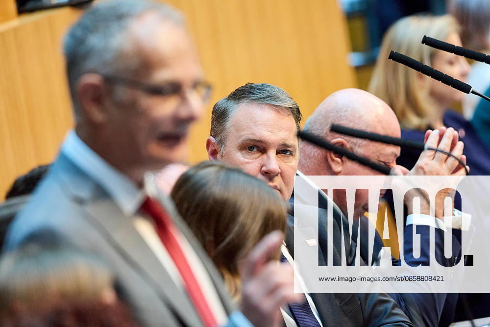 - Wien 09.06.2026 - Budgetrede Österreichisches Parlament - Der Nationalrat trat heute im Hohen Haus zu einer regluären Nationalratssitzung zusammen. Haupthema war die Budetrede des Finanzministers - PHOTO: inanzminister Markus Marterbauer (L SPÖ) auf der Regierungsbank bei seiner zweiten Budgetrede, Vizekanzler Andreas Babler (M SPÖ) und Bundeskanzler Christian Stocker (R ÖVP) Vienna (AUSTRIA) - Austrian Parliament National Council session - The National Council met today in Parliament for a regular National Council session. The topic of the plenary session was the Budget Speech by the Austrian Minister of Finance. Budget, Finanzen, Staatsfinanzen, Geld, Steuern, Ausgaben, Einnahmen, Regierung, echtes Dopelbudet 2027 28 , 202
