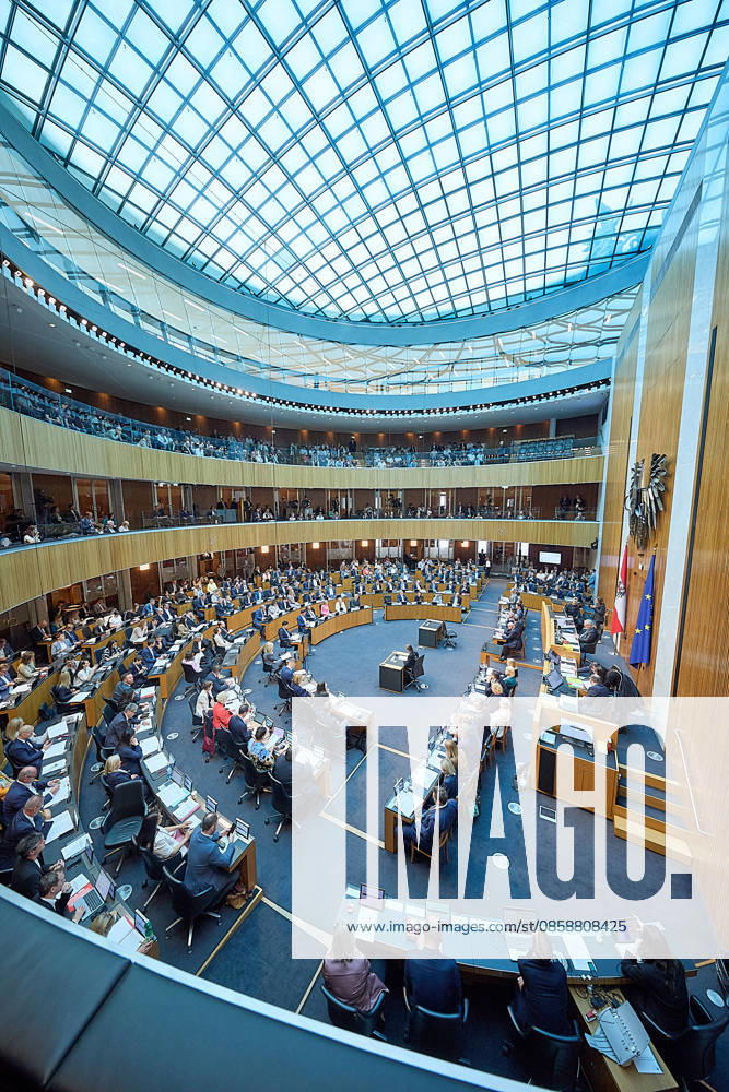 - Wien 09.06.2026 - Budgetrede Österreichisches Parlament - Der Nationalrat trat heute im Hohen Haus zu einer regluären Nationalratssitzung zusammen. Haupthema war die Budetrede des Finanzministers - PHOTO: Blick in den Plenarsaal während der Budgetrede. Vienna (AUSTRIA) - Austrian Parliament National Council session - The National Council met today in Parliament for a regular National Council session. The topic of the plenary session was the Budget Speech by the Austrian Minister of Finance. Budget, Finanzen, Staatsfinanzen, Geld, Steuern, Ausgaben, Einnahmen, Regierung, echtes Dopelbudet 2027 28 , 2028, Schulden, Nationalratssitzung, Nationalrat SItzung Budgetrede