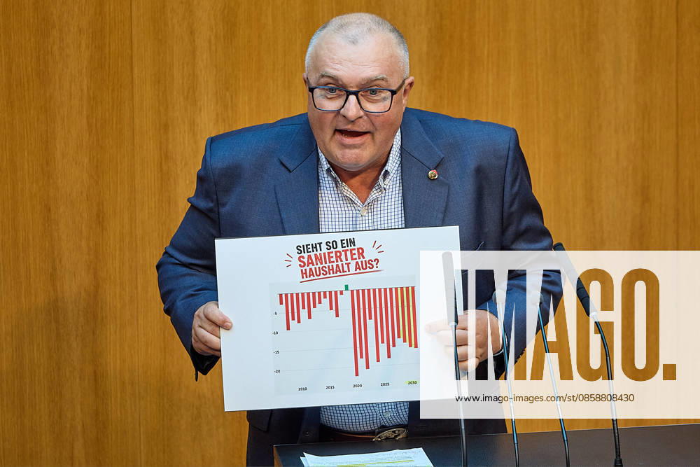 - Wien 09.06.2026 - Budgetrede Österreichisches Parlament - Der Nationalrat trat heute im Hohen Haus zu einer regluären Nationalratssitzung zusammen. Haupthema war die Budetrede des Finanzministers - PHOTO: Arnold Schiefer (FPÖ) sprach als erster nach dem Finanzminister. Vienna (AUSTRIA) - Austrian Parliament National Council session - The National Council met today in Parliament for a regular National Council session. The topic of the plenary session was the Budget Speech by the Austrian Minister of Finance. Budget, Finanzen, Staatsfinanzen, Geld, Steuern, Ausgaben, Einnahmen, Regierung, echtes Dopelbudet 2027 28 , 2028, Schulden, Nationalratssitzung, Nationalrat SItzung Budgetrede