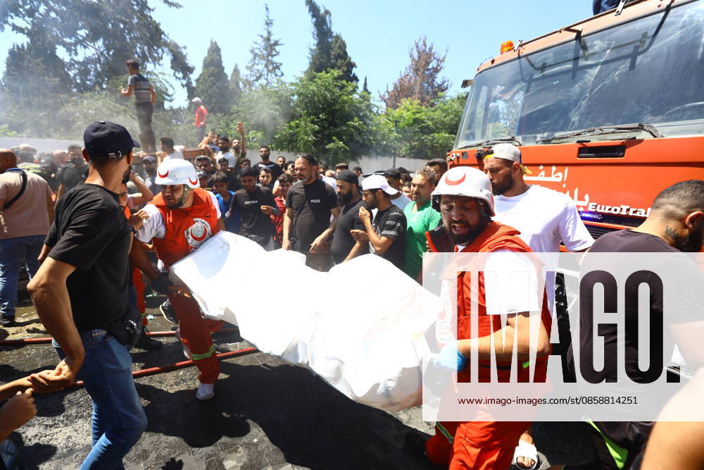 Israeli strikes target southern Lebanon despite ceasefire SIDON, LEBANON - JUNE 10: Civil defense personnel carry a casualty following an Israeli airstrike that targeted a vehicle in the city of Sidon, Lebanon on June 10, 2026. Israeli forces carried out airstrikes on areas in southern Lebanon despite the ceasefire, with a vehicle targeted in Sidon. Mohammad Abushama Anadolu Sidon Lebanon. Editorial use only. Please get in touch for any other usage.