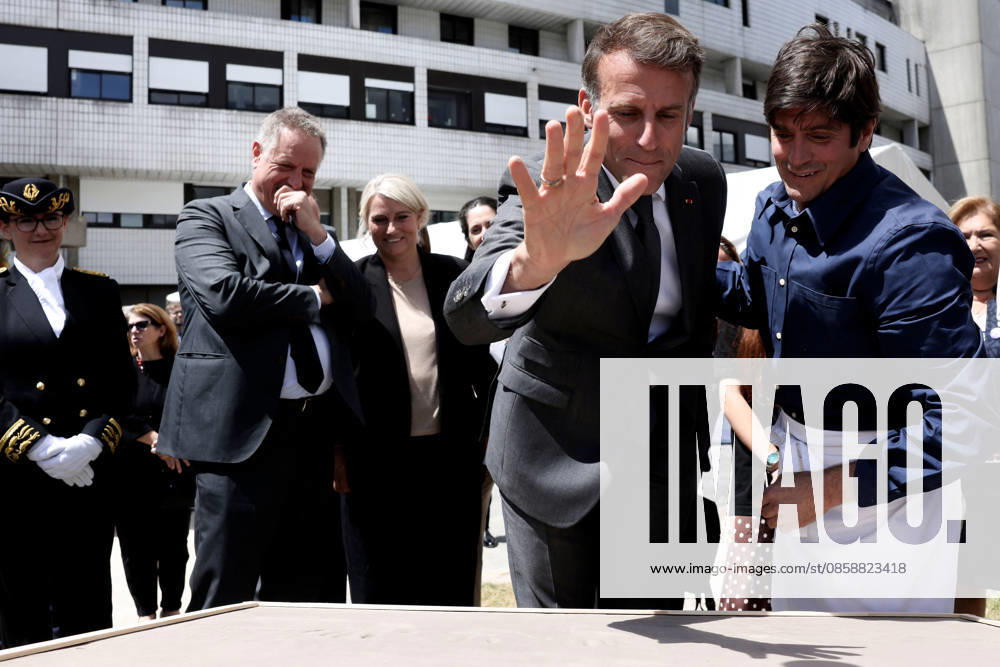 Emmanuel Macron and Brigitte Macron Visit the Robert-Debre Hospital - Paris French President Emmanuel Macron attends a handprint event during the foundation stone laying ceremony for the Child Brain Institute (ICE - Institut Robert-Debre du Cerveau de l’Enfant) at the Robert-Debre Hospital in Paris on June 10, 2026. Photo by Stephane Lemouton Pool ABACAPRESS.COM Paris France