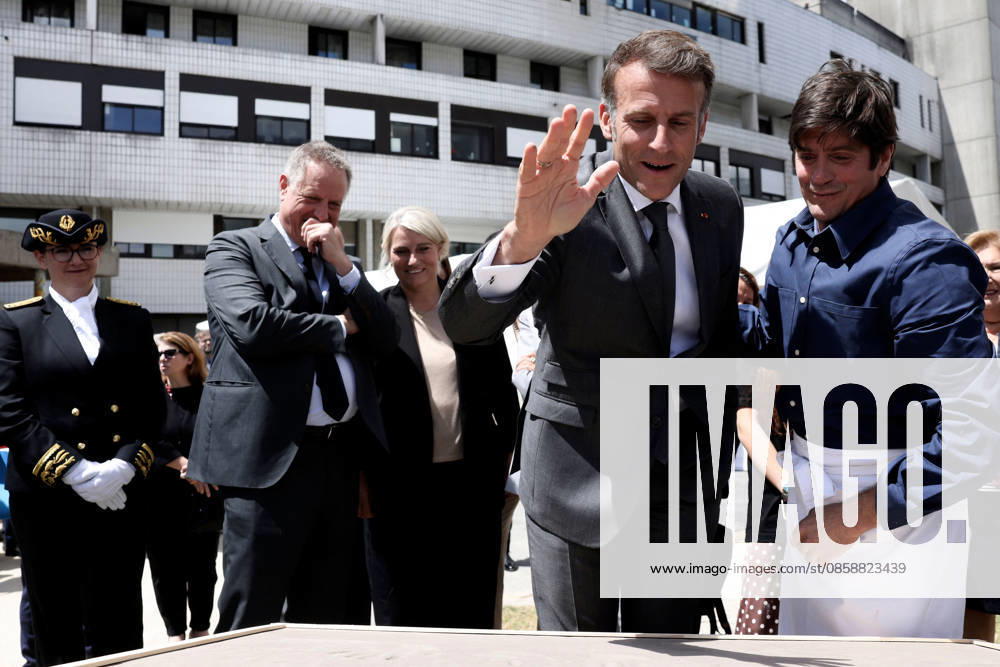 Emmanuel Macron and Brigitte Macron Visit the Robert-Debre Hospital - Paris French President Emmanuel Macron attends a handprint event during the foundation stone laying ceremony for the Child Brain Institute (ICE - Institut Robert-Debre du Cerveau de l’Enfant) at the Robert-Debre Hospital in Paris on June 10, 2026. Photo by Stephane Lemouton Pool ABACAPRESS.COM Paris France