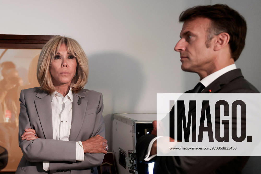 Emmanuel Macron and Brigitte Macron Visit the Robert-Debre Hospital - Paris French President Emmanuel Macron and his wife Brigitte Macron talk with with pediatrician Tania Ikowsky during a visit of the UAPED unit (Unite d Accueil Pediatrique Enfant en Danger), a hospital structure specializing in the care of children who are victims of violence, abuse or neglect, at the Robert-Debre Hospital in Paris on June 10, 2026. Photo by Stephane Lemouton Pool ABACAPRESS.COM Paris France