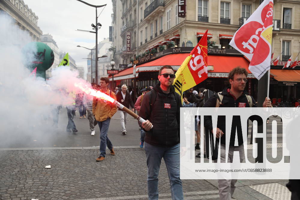 SNCF workers take part in a demonstration during a national strike in Paris PARIS, FRANCE - JUNE 10: SNCF workers take part in a demonstration during a national strike in Paris, France on June 10, 2026. Railway unions called for the action to protest against company reorganizations and working conditions. Mohamad Salaheldin Abdelghani Alsayed Anadolu Paris France. Editorial use only. Please get in touch for any other usage.