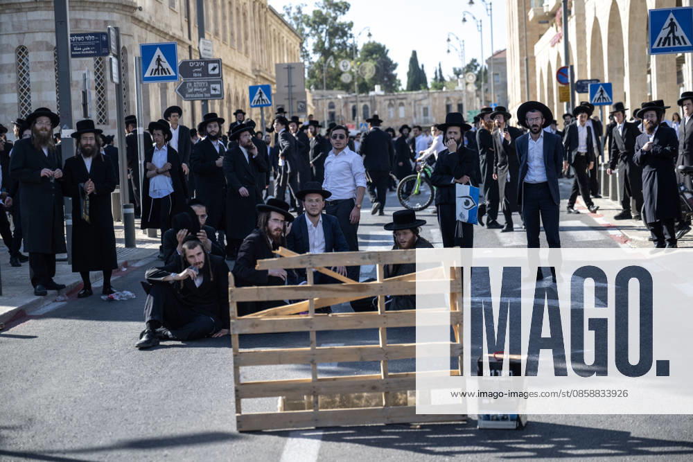 Police intervene as Ultra-Orthodox Jews block roads in West Jerusalem WEST JERUSALEM - JUNE 10: Ultra-Orthodox (Haredi) Jews block roads during a protest on June 10, 2026. Three demonstrators were detained during the incidents in West Jerusalem, where crowds gathered to protest against compulsory military service. Mostafa Alkharouf Anadolu Jerusalem Israel. Editorial use only. Please get in touch for any other usage.
