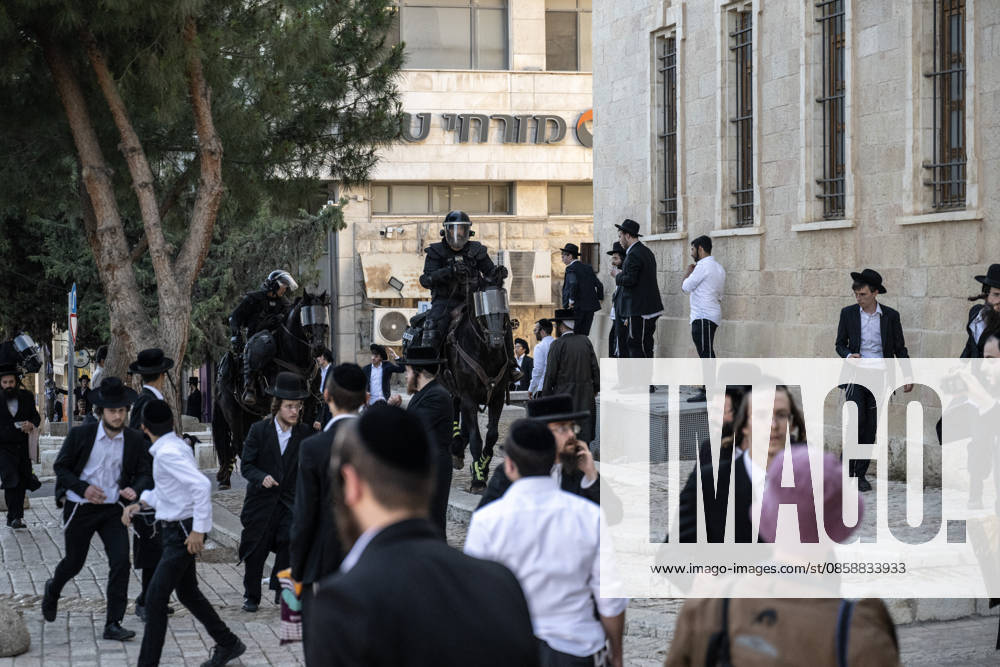 Police intervene as Ultra-Orthodox Jews block roads in West Jerusalem WEST JERUSALEM - JUNE 10: Israeli police intervene to disperse Ultra-Orthodox (Haredi) Jews blocking roads during a protest on June 10, 2026. Three demonstrators were detained during the incidents in West Jerusalem, where crowds gathered to protest against compulsory military service. Mostafa Alkharouf Anadolu Jerusalem Israel. Editorial use only. Please get in touch for any other usage.