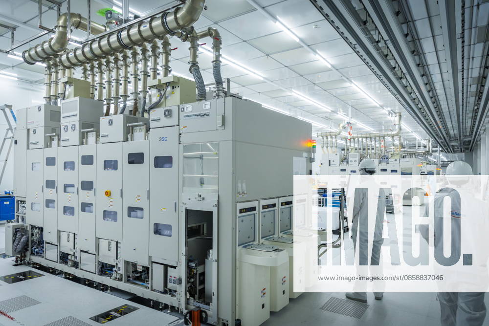 Infineon Technologies AG in Dresden Reinraum der neuen Smart Power Fab der Infineon Technologies AG in Dresden am 10. Juni. Am 2. Juli wird die Smart Power Fab feierlich eröffnet. Das neue Werk ist mit einem Investitionsvolumen von fünf Milliarden Euro die größte Einzelinvestition in der Geschichte von Infineon und eines der größten Investitionsprojekte in Deutschland. Anlage für das chemisch-mechanische Polieren von 300 mm Wafern in der neuen Smart Power Fab der Infineon Technologies AG in Dresden Dresden Sachsen Deutschland